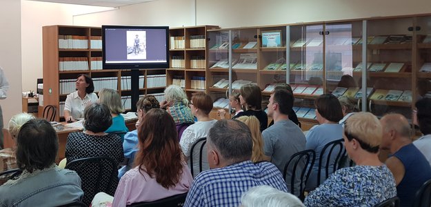 Presentation of an extravagant journalism textbook took place in Crimea
