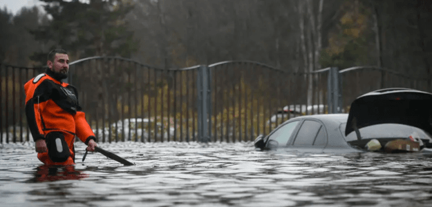Скоро поплывем: Петербург не справляется с разбушевавшейся стихией
