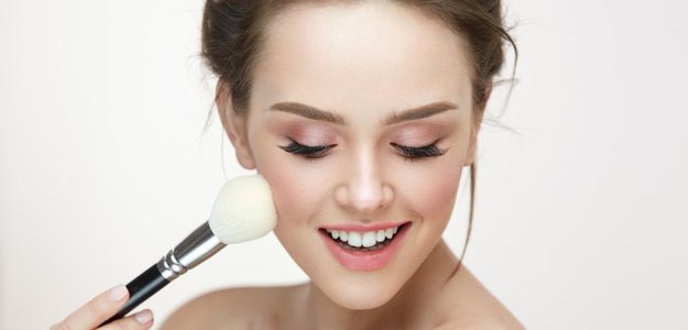 9 Tips to Enhance Your Beauty with Best Face Powder in Pakistan