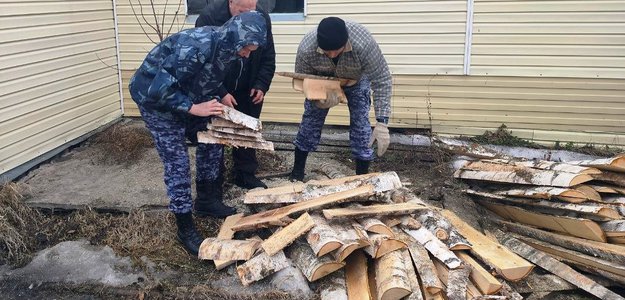 Росгвардейцы в Томской области оказали помощь ветерану войск правопорядка