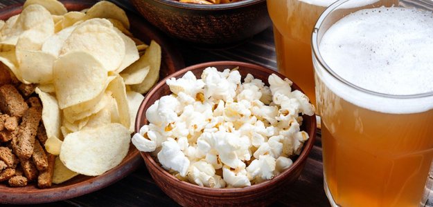 Crafting the Perfect Snack Combo: Popcorn and Local Beverages in Rochester, NY