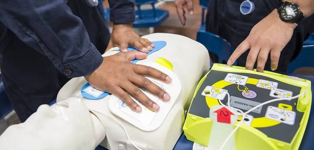 De Noodzaak Van Een Aed In De Buurt Op Elke Openbare Locatie