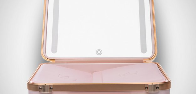 The Benefits of Choosing a Makeup Case with Mirror for Both Home and Travel