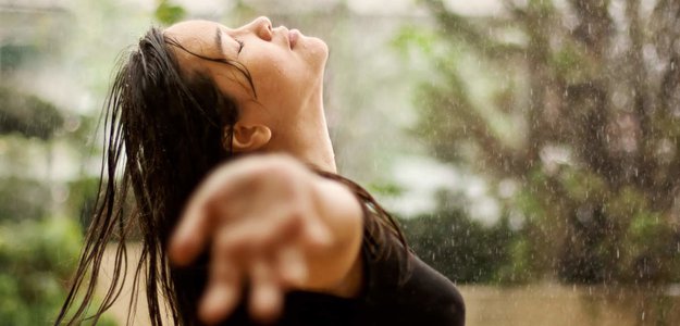 How To Take Care Of Skin During The Rainy Season
