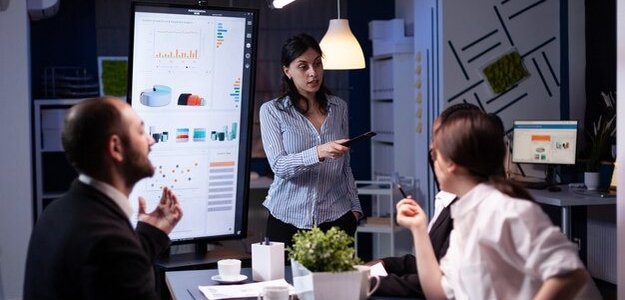 Outsourcing Work to a Digital Marketing Agency vs Employing an In-house Marketing Team: The Better Choice