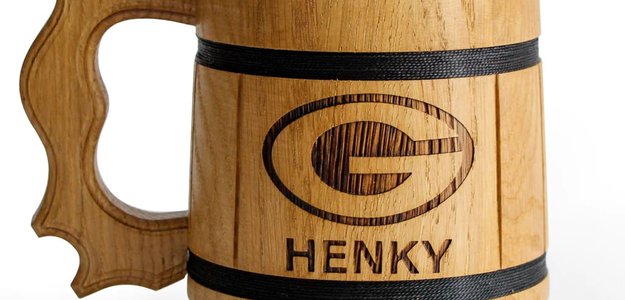 Personalized Beer Mugs and Wooden Serving Boards: The Perfect Gift for Any Beer Lover