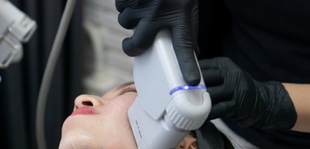 HIFU Treatment vs. Traditional Facelifts: Key Differences