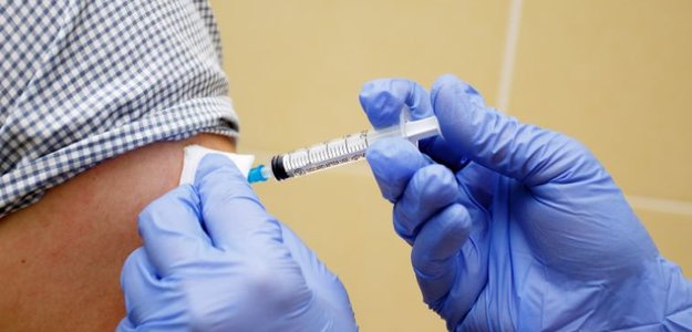 Главный санитарный врач обязал вакцинироваться всех работников сферы услуг