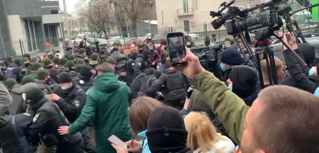 Националисты в Киеве попытались штурмом захватить телеканал «Наш»
