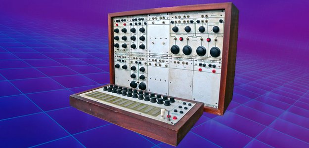 Чистка модульного синтезатора 1960-х годов для инженера превратилась из скучного занятия в яркий 9-часовой трип