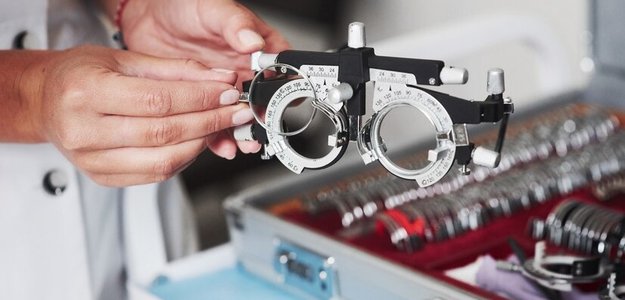 Quick Fixes vs. Professional Repair: What's Best for Your Eyewear?