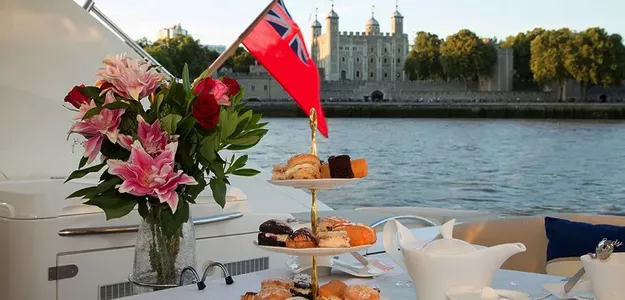 Themed River Thames Cruise: A Cultural Odyssey