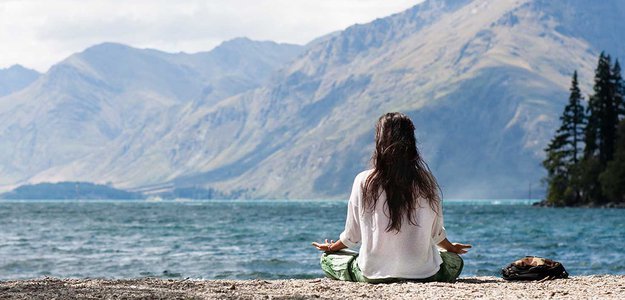 Как медитация делает нас спокойнее?