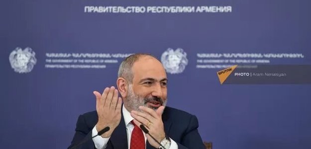 Пашинян обвинил армянское духовенство в безграмотности