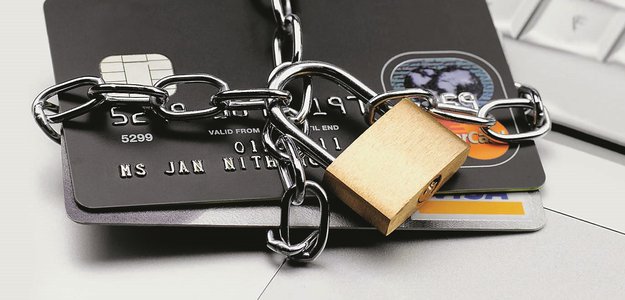 Что делать, если приставы арестовали зарплатную карту?
