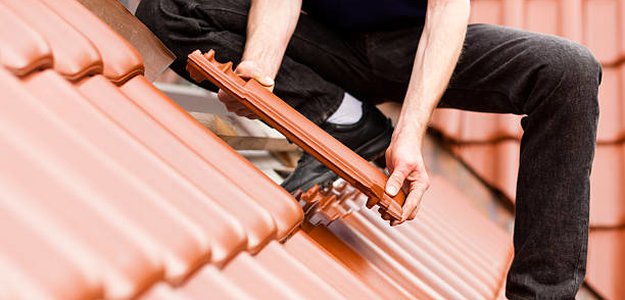 What to Think About When Choosing Whether to Repair or Replace Your Roof