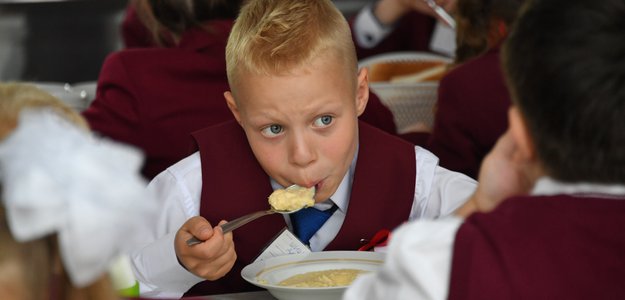Петербуржцы в бешенстве от питания в школе № 627