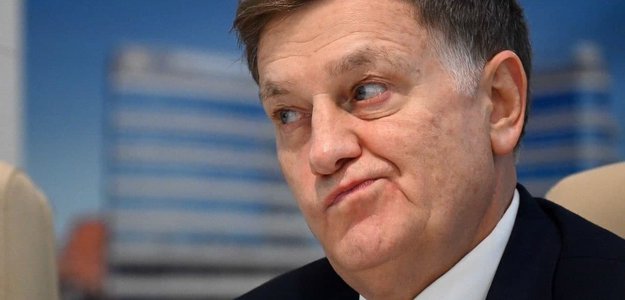 Спикер ЗакСа Макаров притворяется, что действует в интересах граждан