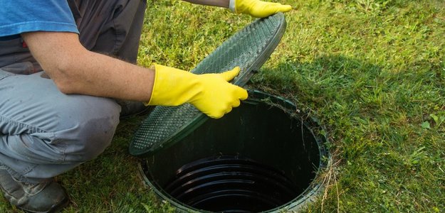 What is the difference between septic tank and water tank