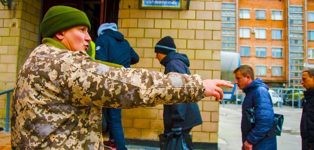 Мужчины мечтают покинуть территорию Украины