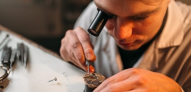 What local watch repair services does Gray's Jewelers offer?