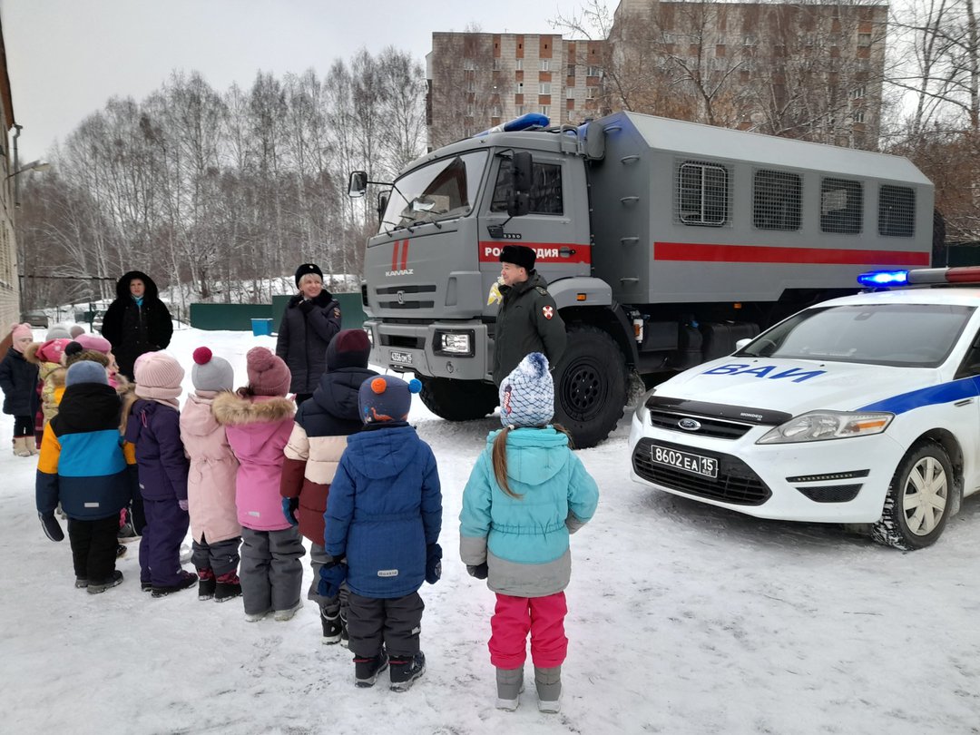 Пресс-релиз: Урок безопасности для дошколят провел инспектор ВАИ Росгвардии  в Томске