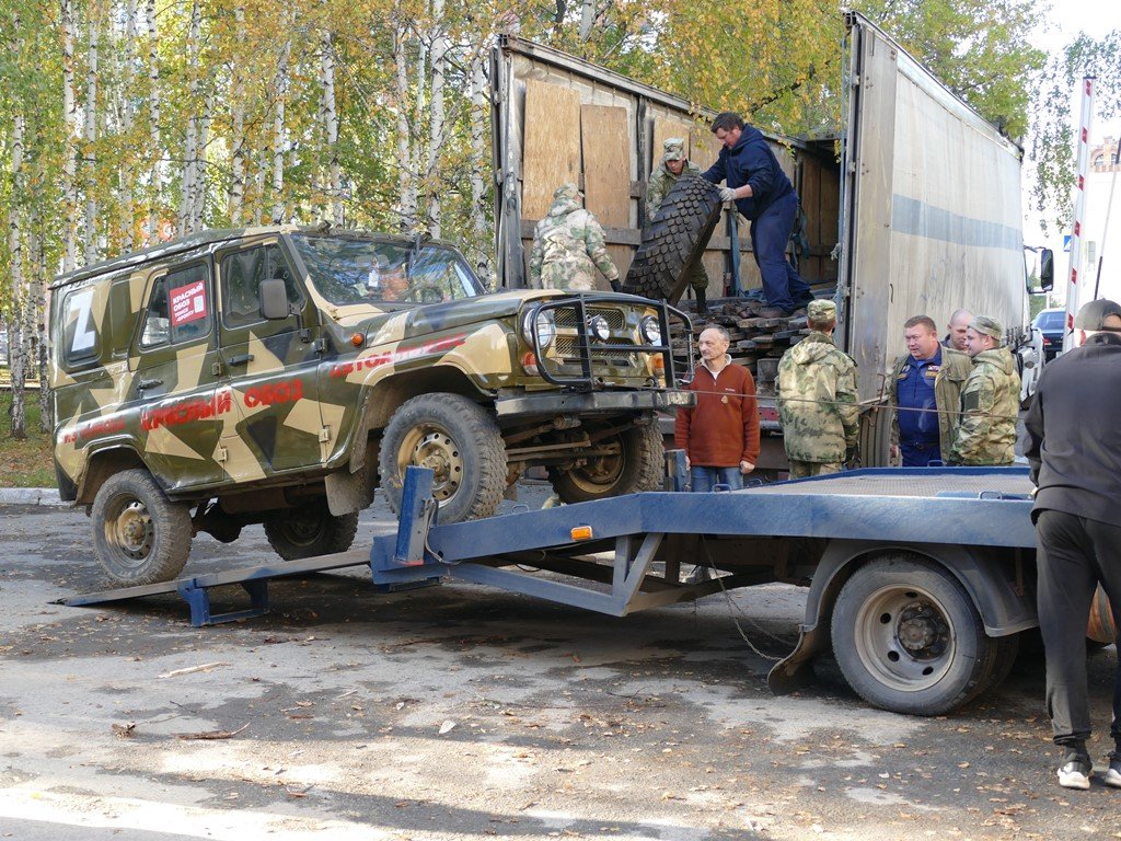 Помощь в погрузке гуманитарной помощи на Донбасс оказала Росгвардия в  Томской области - ЗАКОНОВЕСТ