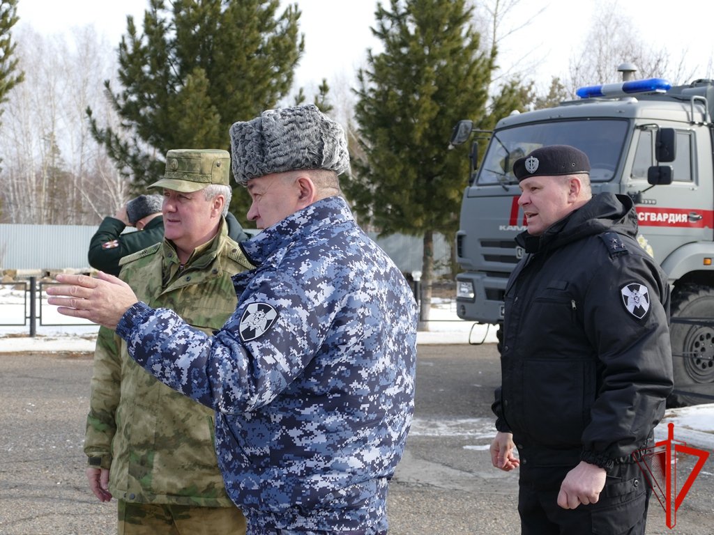 Пресс-релиз: Командующий Сибирским округом Росгвардии проверил  подразделения ведомства в Томской области